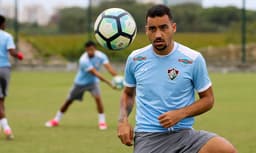 Robinho treina no Fluminense e espera a regularização na CBF