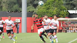 Vitória e São Paulo fizeram confronto direto contra zona do rebaixamento