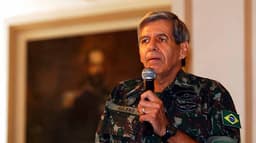 Diretor do COB, general Augusto Heleno se desliga do cargo em meio à crise