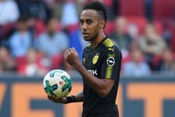 O atacante Pierre-Emerick Aubameyang, de 28 anos, terá que ver a Copa pela TV. A estrela do Borussia Dortmund não conseguiu classificar o Gabão