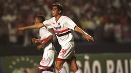 Em 2001, Kaká ainda adotava o nome de Cacá e iniciava sua trajetória no São Paulo. Visto como uma promessa do clube, ele estreou no Torneio Rio-São Paulo de 2001, em um empate em 1 a 1 diante do Botafogo. Seu primeiro gol aconteceu em uma vitória por 4 a 2 sobre o Santos.