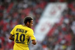 Neymar - Sempre agudo pelo lado esquerdo do ataque, não foi decisivo contra o Dijon, mas estava sempre presente nas jogadas mais perigosas do PSG.
