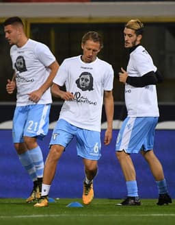 Lucas Leiva com a camisa da Anne Frank - Bologna x Lazio