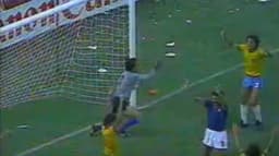 Zoff - defesa de Oscar - Copa de 1982