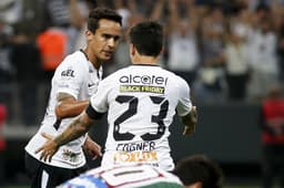 Dez jogadores que fizeram parte da campanha vitoriosa do Corinthians em 2015 voltaram a ser campeões brasileiros pelo Timão. Veja os nomes que entraram para a história desta forma.