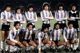 A Argentina recebeu a Copa do Mundo de 1978 e o Brasil ficou no Grupo 3. Estreou empatando por 1 a 1 com a Suécia. Depois, empate sem gols com a Espanha. A classificação foi conquistada com um triunfo por 1 a 0 sobre a Áustria. Em um Mundial marcado pela