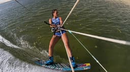 ‘Em casa’, brasileira busca tricampeonato mundial de kitesurf e marca histórica no esporte