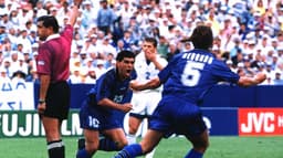 Maradona em seu último gol em Copas: 1994
