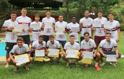 Atletas de Cotia ganham homenagem do São Paulo