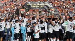 Corinthians: 18 finais - com 10 títulos	(última conquista em 2017/na foto)