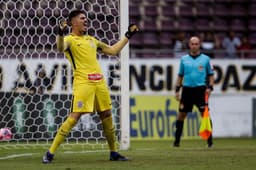 Corinthians passou e goleiro Diego brilhou