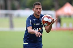 Diego Alves está retornando aos treinos