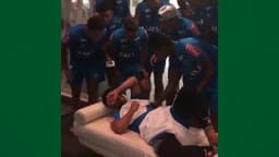 Thiago Neves mostra zoeira no Cruzeiro com derrota de Fred no video game