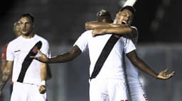 O Vasco venceu o Jorge Wilstermann por 4 a 0 e de um grande passo para a fase de grupos da Libertadores. Agora, a equipe viaja para a Bolívia para o jogo de volta, na próxima quarta-feira. Os gols foram marcados por Paulão, Paulinho, Pikachu e Rildo.