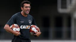 Alberto Valentim vai estrear no comando do Botafogo quinta, às 19h30, diante do Nova Iguaçu, em Édson Passos. Relembre as estreias dos últimos treinadores pelo clube.