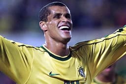 Em novembro de 1998, o Brasil ainda se recuperava da derrota de 3 a 0 para a França na final da Copa, e recebeu a Rússia para amistoso em Fortaleza. Goleou por 5 a 1, com gols de Elber, Amoroso (2), Rivaldo e Marcos Assumpção