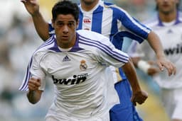 O lateral Cicinho ficou de 2005 a 2007 no Real Madrid
