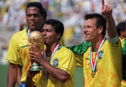 Em 94, Baggio era o detentor do prêmio da Fifa, mas perdeu a final da Copa para o Brasil e Romário seria consagrado&nbsp;