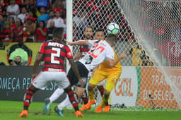 O Vasco empatou em 1 a 1 com o Flamengo neste sábado, no Maracanã. O gol Cruz-Maltino foi marcado pelo meia Wagner, que levou a melhor nota do time. Confira o restante das avaliações do repórter David Nascimento: