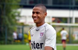 Zagueiro chegou ao São Paulo no segundo semestre do ano passado e, com Aguirre, está se tornando um dos titulares da equipe
