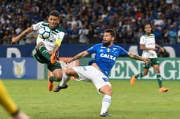 Autor do gol da vitória do Cruzeiro por 1 a 0 sobre o Palmeiras, Rafael Sobis levou a melhor nota da partida no Mineirão. Em jogo de atuações regulares da equipe, ele acabou se destacando. Confira as notas da Raposa (por Alexandre Guariglia)