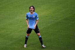 Cavani deixou a sua marca na derrota de 3 a 1 do Uruguai para a Costa Rica na estreia em 2014