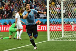 Suárez brilhou e fez os dois no triunfo de 2 a 1 sobre a Inglaterra. No triunfo sobre a Itália por 1 a 0, o gol uruguaio doi de Godín, zagueiro que também está na lista para 2018
