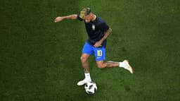 Contra a Suíça, Neymar sofreu com dores musculares e foi preservado do treino desta segunda-feira, em Sochi