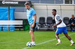 Lincoln e Renato Portaluppi em treino do Grêmio