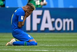 Neymar caiu no choro ao final da partida vencida pelo Brasil