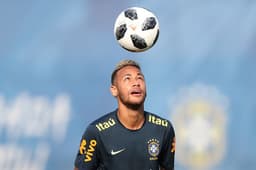 Neymar durante treino da Seleção Brasileira