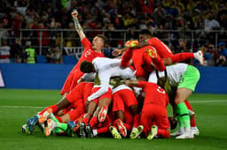 Seleção inglesa comemora vaga nas quartas de final após disputa por pênaltis. Veja imagens do duelo em Moscou