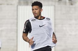 Douglas em treino do Corinthians