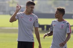 Crias da base, Léo Santos e Pedrinho foram titulares sábado