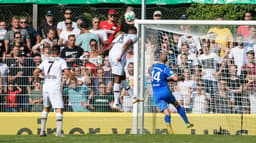 Paulinho em estreia pelo Bayer Leverkusen