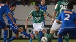 Barcos, atacante do Cruzeiro, jogando pelo Palmeiras