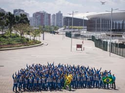 Time Brasil posa para foto antes do embarque para Buenos Aires, onde serão disputados Jogos Olímpicos da Juventude Buenos Aires 2018