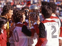 Taça da Copa Intercontinental conquistada pelo Flamengo em 1981