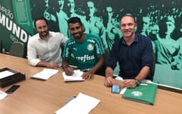 Thiago Santos renovou com o Palmeiras