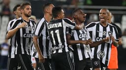 Marcelo Benevenuto comemora o gol de empate do Botafogo diante do Vasco. Veja a seguir a galeria L!