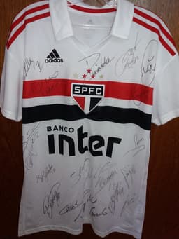 Camisa 1 autografada pelos jogadores do São Paulo