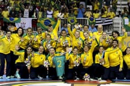 Seleção feminina de handebol comemora ouro no Pan de Toronto-2015; modalidade dará vagas nos dois gêneros para Tóquio-2020 (Crédito: Ministério do Esporte)