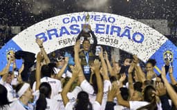 Corinthians comemorando o título do Brasileiro feminino 2018
