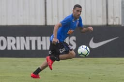 Gabriel em treino do Corinthians