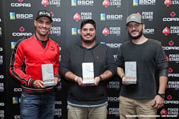 Moisés (à esquerda) ficou com a segunda colocação em torneio do circuito brasileiro de pôquer