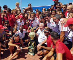 Flamengo comemora vitória no Estadual de Remo