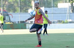 Imagens recentes de Trauco pelo Flamengo