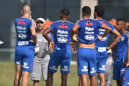 Técnico Jorge Sampaoli com jogadores do Santos