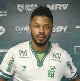 Michel Bastos ainda não jogou em 2019 de forma oficial e está liberado para atuar pelo Coelho