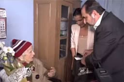 O prefeito de BH e ex-presidente do Galo visitou uma torcedora cruzeirense que diz admirar o político